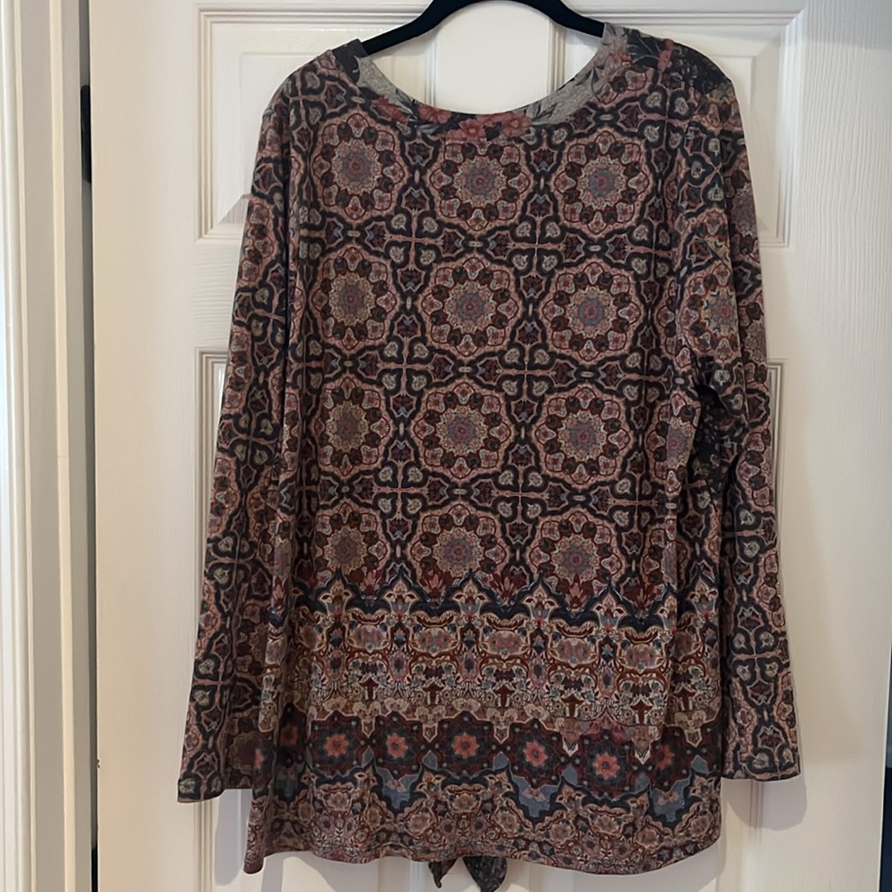 One World Shirt. Size XL - Picture 6 of 8